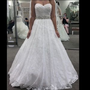 Sweetheart Lace Ballgown Wedding Dress Size 4